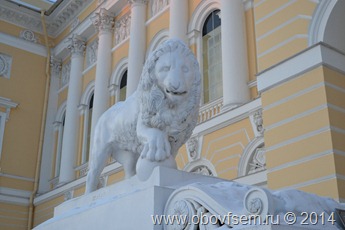 Львы у Русского музея